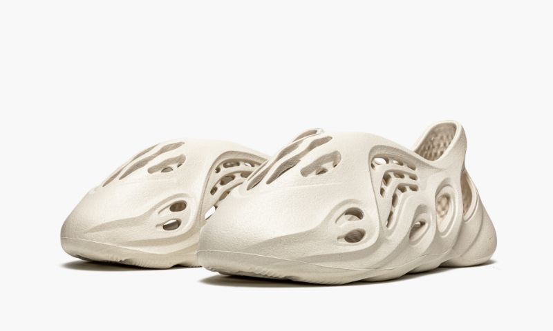 Yeezys Foam RNNR Ararat
