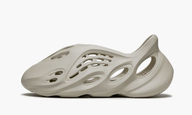 Yeezys Foam RNNR Sand