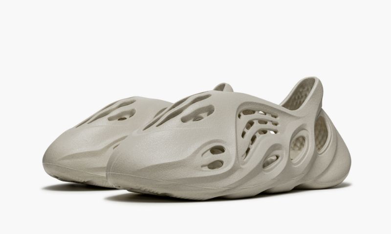 Yeezys Foam RNNR Sand