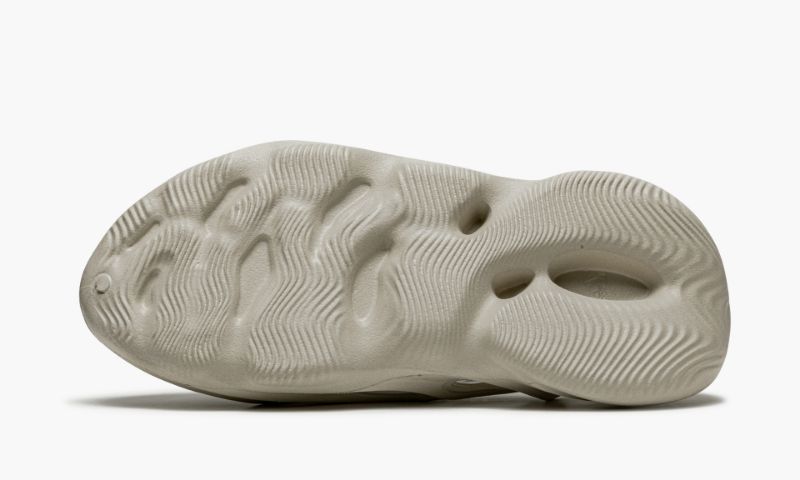 Yeezys Foam RNNR Sand